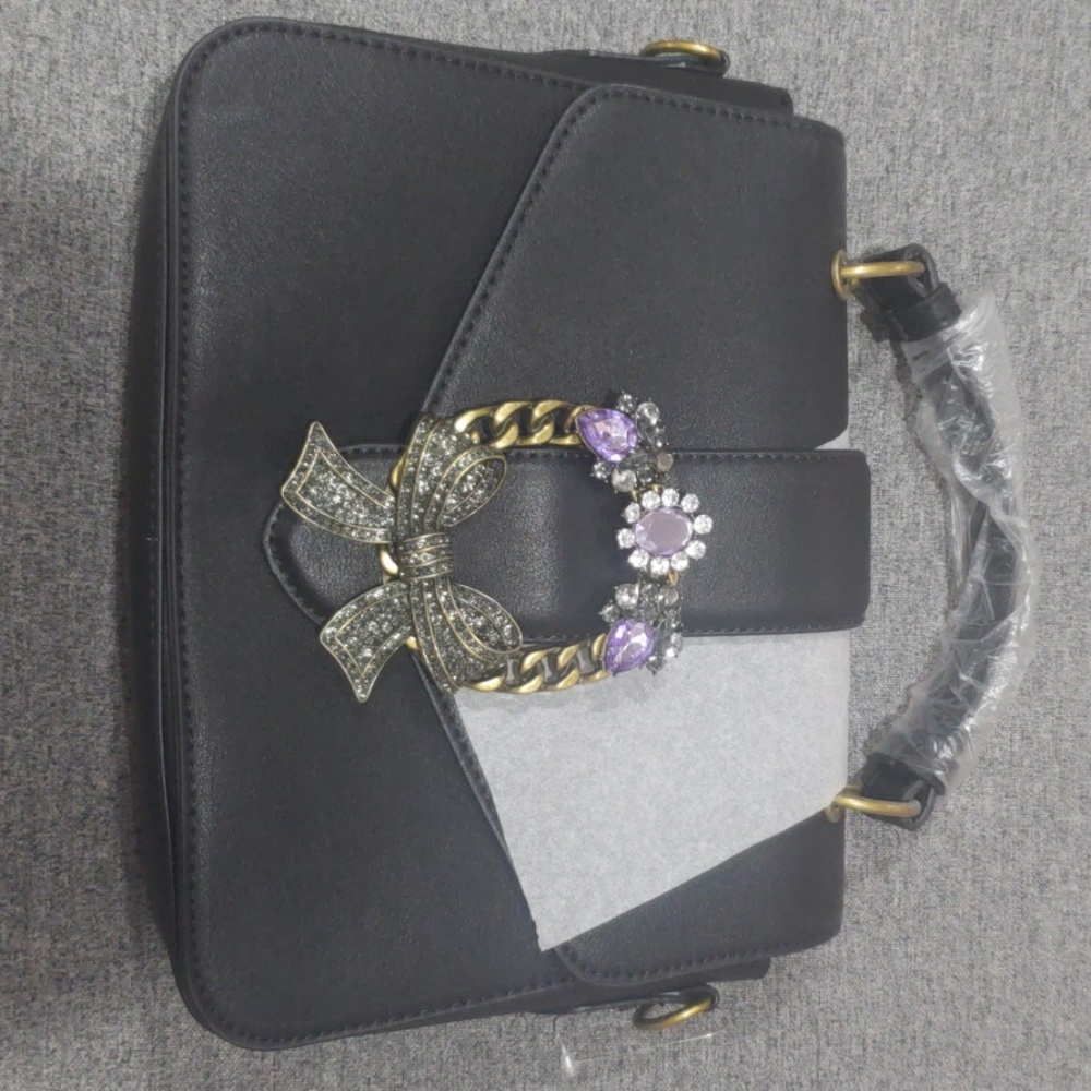 Selling a handbag from Aldo for super cheap